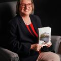 Carolyn Srugies Autorenbild von Carolyn Srugies (©Foto: Lisa und Therese Fotografie GbR)