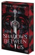 The Shadows Between Us Cover des Buches The Shadows Between Us (ISBN: 9783570167601)