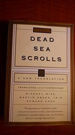 The Dead Sea Scrolls: A New Translation Cover des Buches The Dead Sea Scrolls: A New Translation (ISBN: 9780060692001)