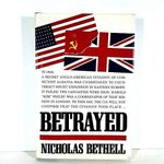Betrayed Cover des Buches Betrayed (ISBN: 9780812911886)