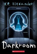 Darkroom Cover des Buches Darkroom (ISBN: 9781338807332)