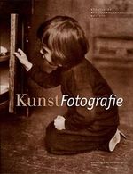 KunstFotografie: Katalog der Fotografien von 1839 bis 1945 aus der Sammlung des Dresdner Kupferstich-Kabinetts Cover des Buches KunstFotografie: Katalog der Fotografien von 1839 bis 1945 aus der Sammlung des Dresdner Kupferstich-Kabinetts (ISBN: 9783422070523)