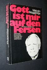 Gott ist mir auf den Fersen (Zeitkritische Bekenntnisse eines Satirikers) Cover des Buches Gott ist mir auf den Fersen (Zeitkritische Bekenntnisse eines Satirikers) (ISBN: 9783761501221)