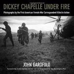 Dickey Chapelle Under Fire: Photographs by the First American Female War Correspondent Killed in Action by John Garofolo (2015-10-14) Cover des Buches Dickey Chapelle Under Fire: Photographs by the First American Female War Correspondent Killed in Action by John Garofolo (2015-10-14) (ISBN: B01K0Q23EE)