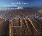 Beyond the Dunes: A Portrait of the Hamptons by Jake Rajs (2008-07-15) Cover des Buches Beyond the Dunes: A Portrait of the Hamptons by Jake Rajs (2008-07-15) (ISBN: B01K0SZIZI)