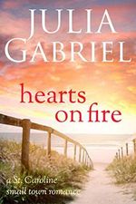 Hearts on Fire: A St. Caroline Small Town Romance (St. Caroline Series Book 2) (English Edition) Cover des Buches Hearts on Fire: A St. Caroline Small Town Romance (St. Caroline Series Book 2) (English Edition) (ISBN: B078S2SRNR)