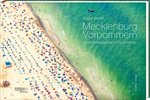 Mecklenburg-Vorpommern in atemberaubenden Luftaufnahmen Cover des Buches Mecklenburg-Vorpommern in atemberaubenden Luftaufnahmen (ISBN: 9783957990198)