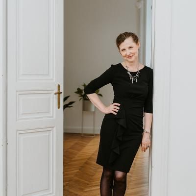 Mina Albich: Lebenslauf, Bücher und Rezensionen bei LovelyBooks